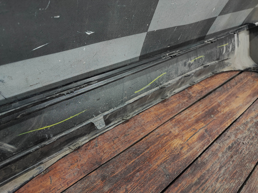 Накладка порога правого Mercedes GLS Maybach (X167) 19-нв Б/У Оригинал A1676984801