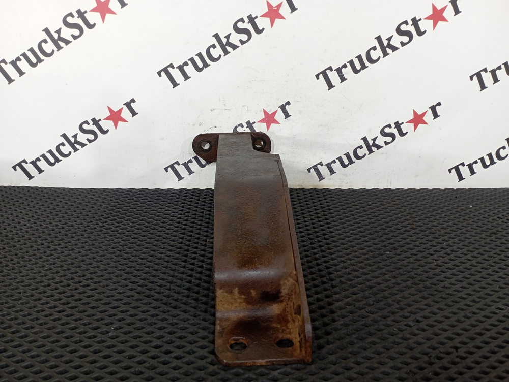 Кронштейн подножки левый 2017г.