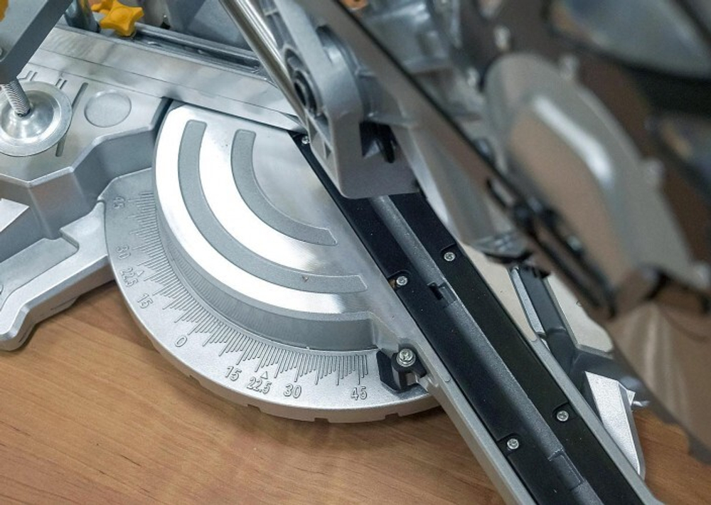 Пила торцовочная сетевая КОРВЕТ 8-310С 90081