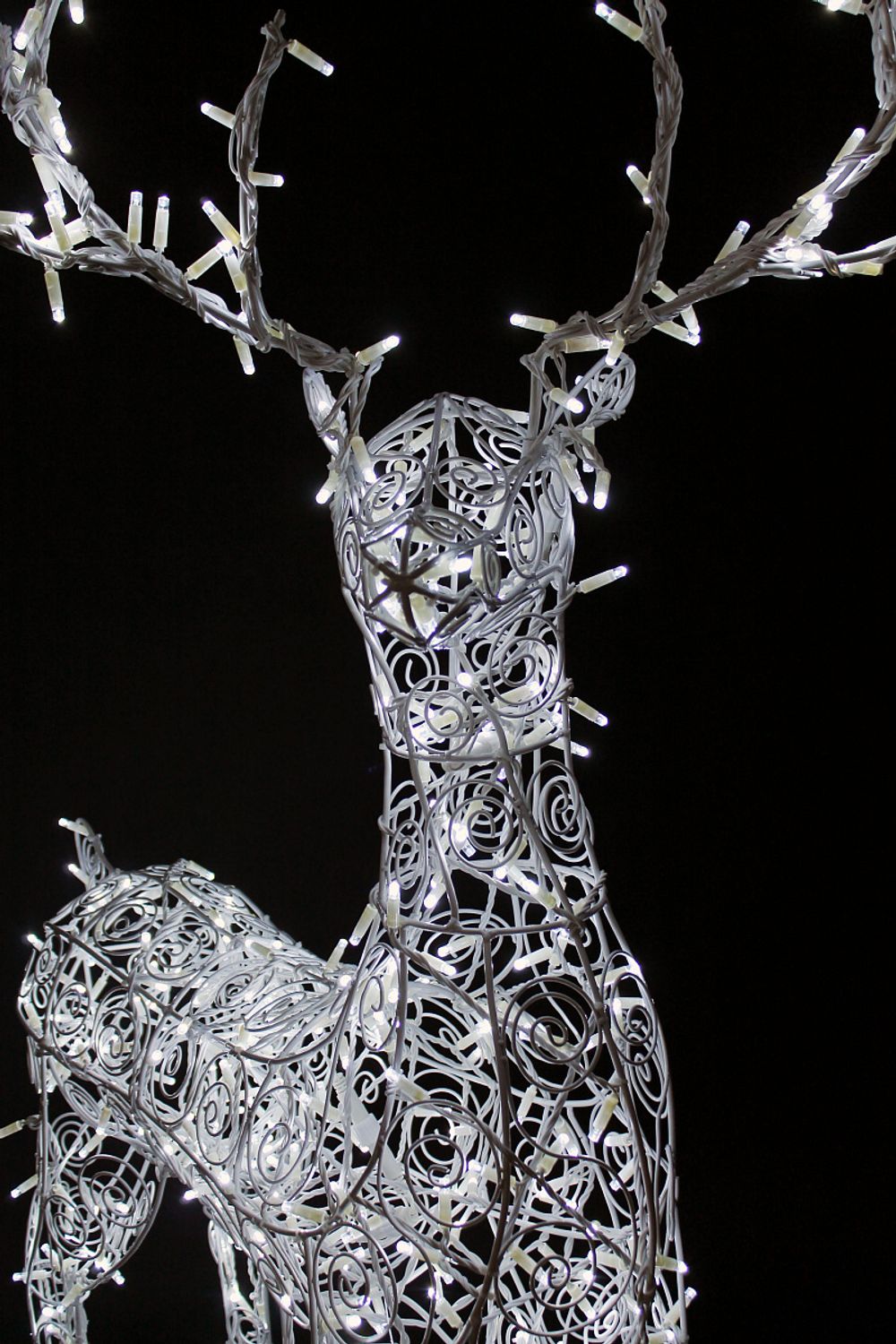 Светодиодная фигура "Олень" ажурный каркас