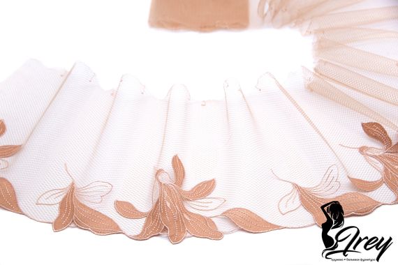 05-133 Вышивка на неэл. сетке 18 см, телесный/бежевый (правая)