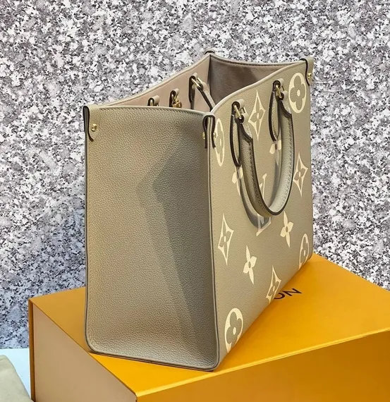 Сумка Louis Vuitton Onthego бежевый