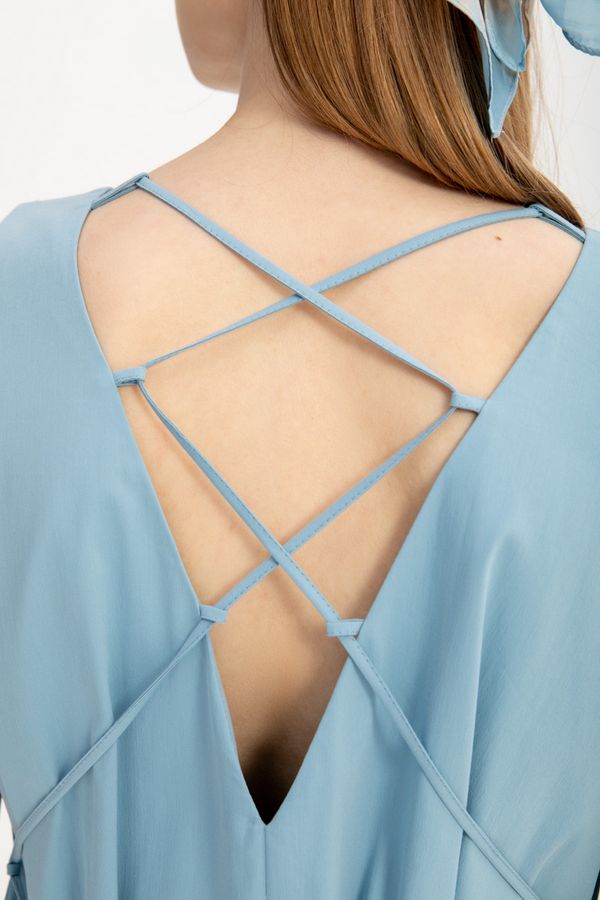 Платье с воланом