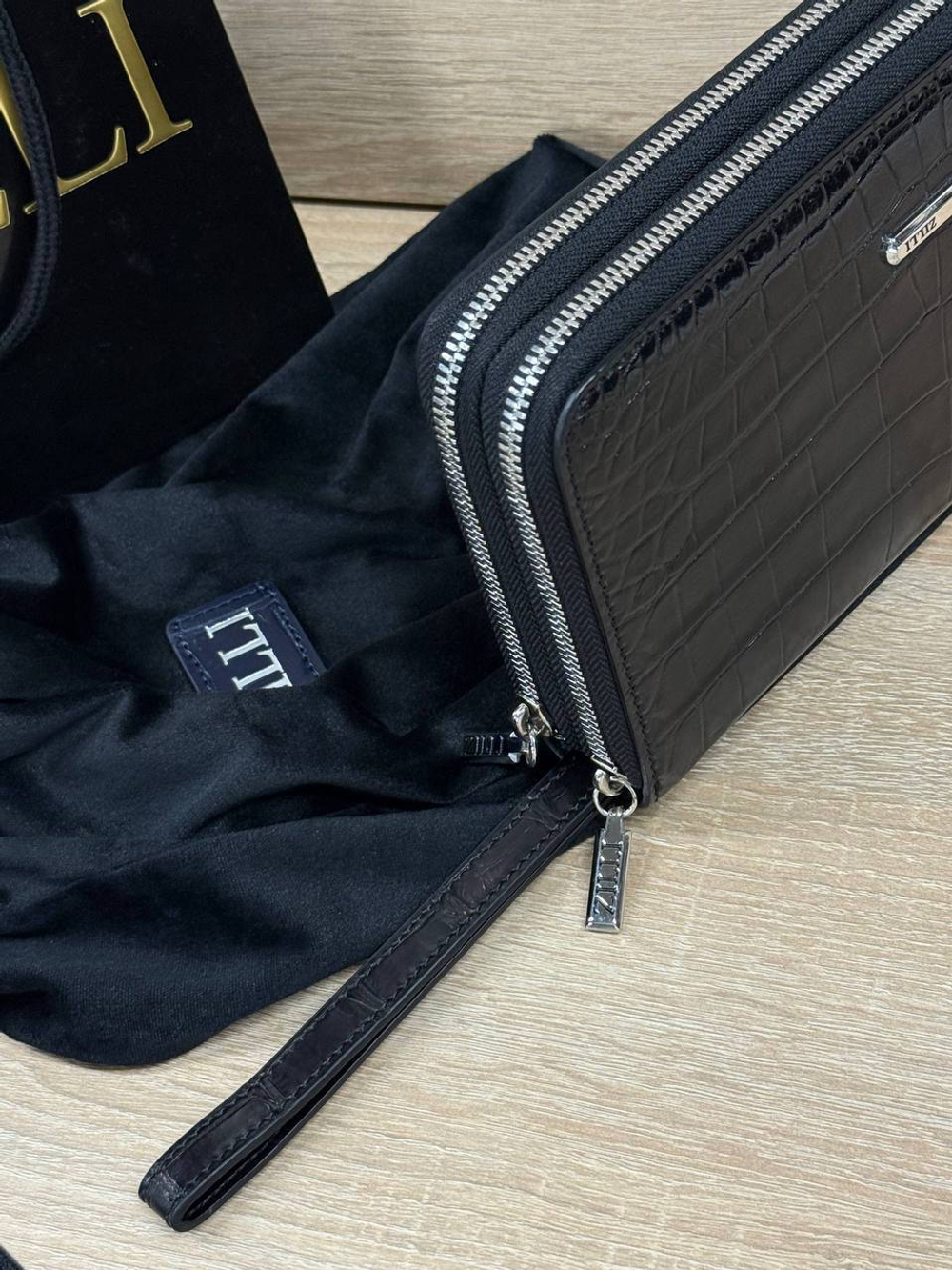 Кошелёк-клатч Zilli из кожи крокодила