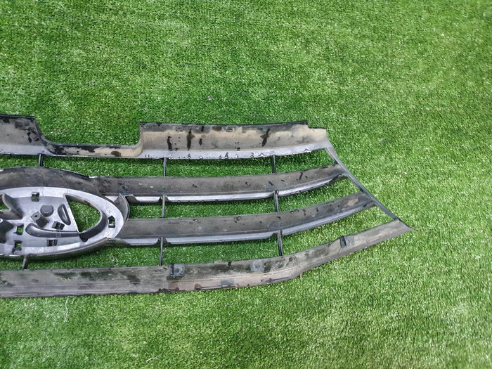 Решетка радиатора Lada Vesta (2015-н.в.)