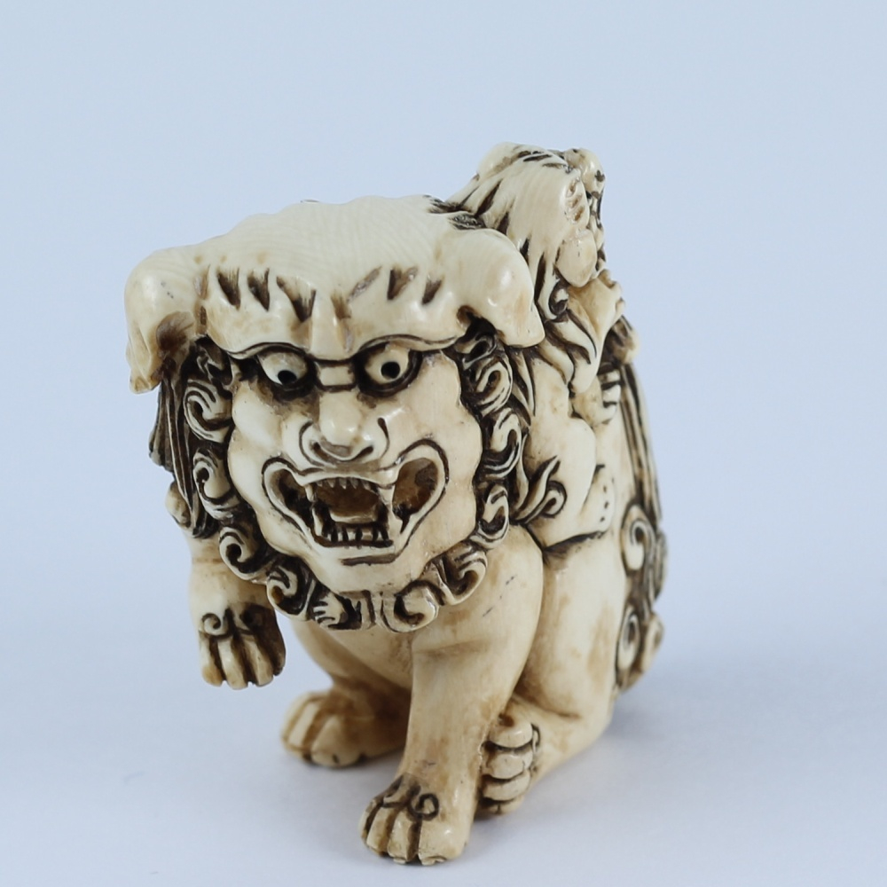 Статуэтка Нэцкэ Священная собака Фу со своим щенком (мамонт)