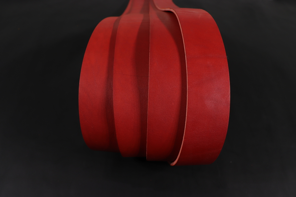 Ременная заготовка Красная с жировой отделкой гладкая