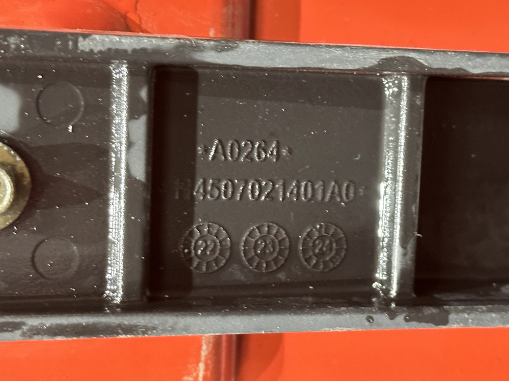 Спойлер кабины боковой правый 2022г