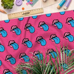 Ткань штапель губы с голубым  языком на розовом фоне в горошик