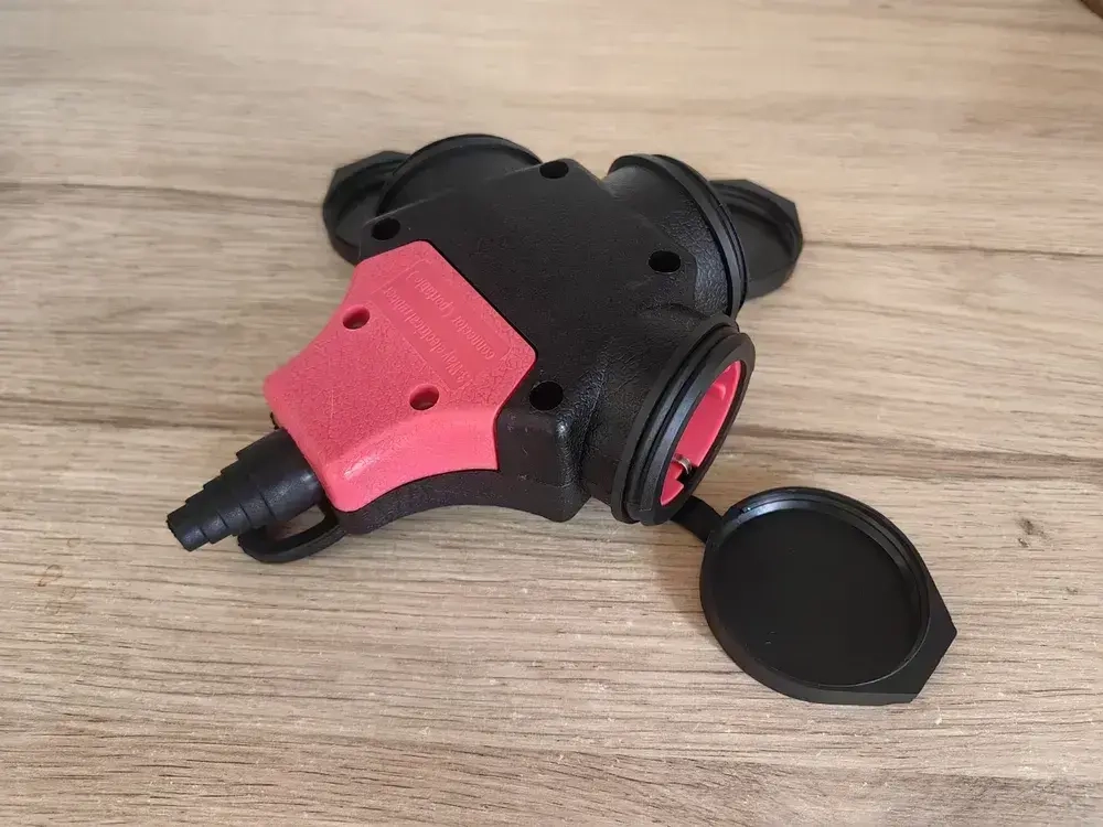 Разветвитель силовой, трехместный, трехфазный, IP 44, 16 А