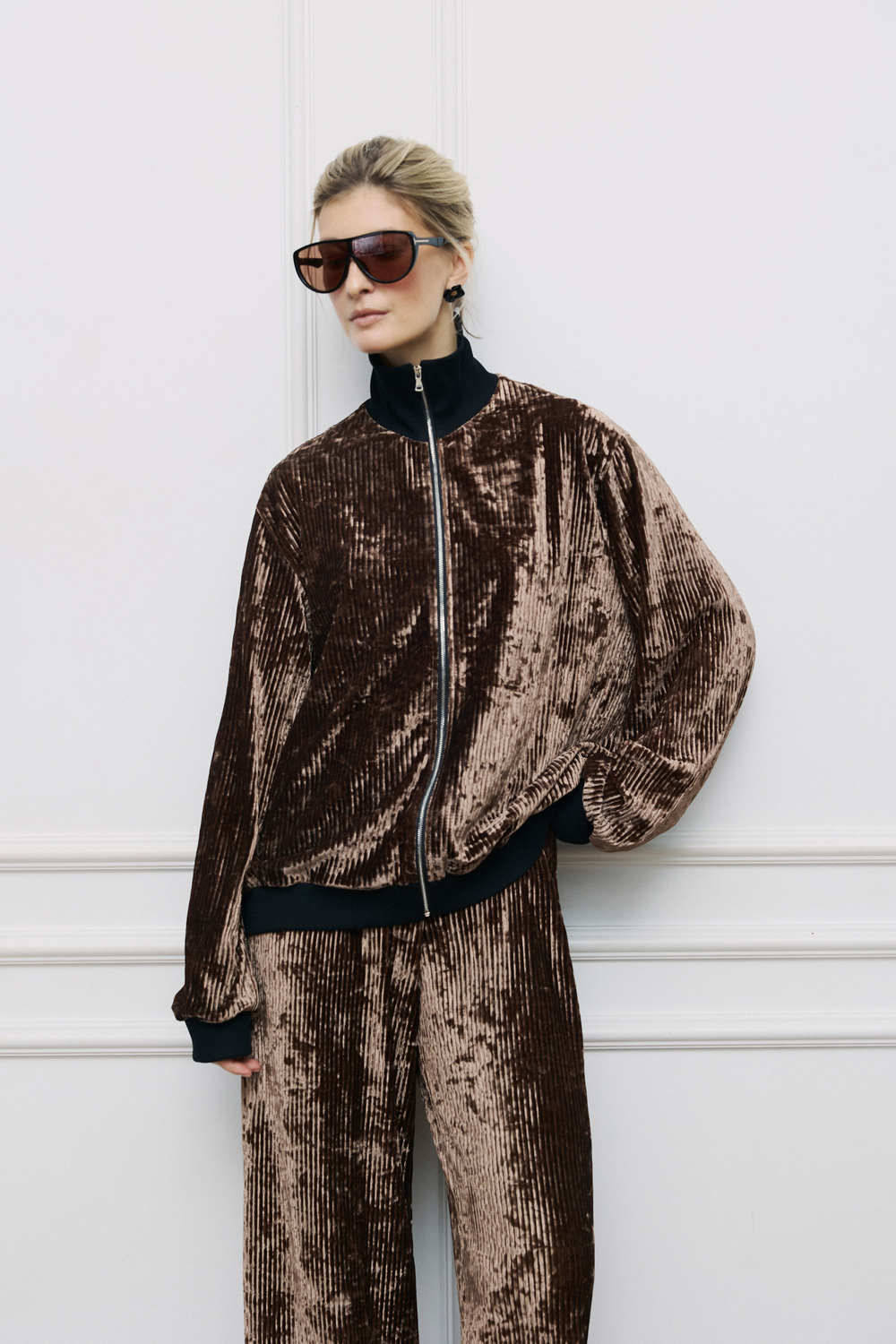 Бомбер бархат трюфель