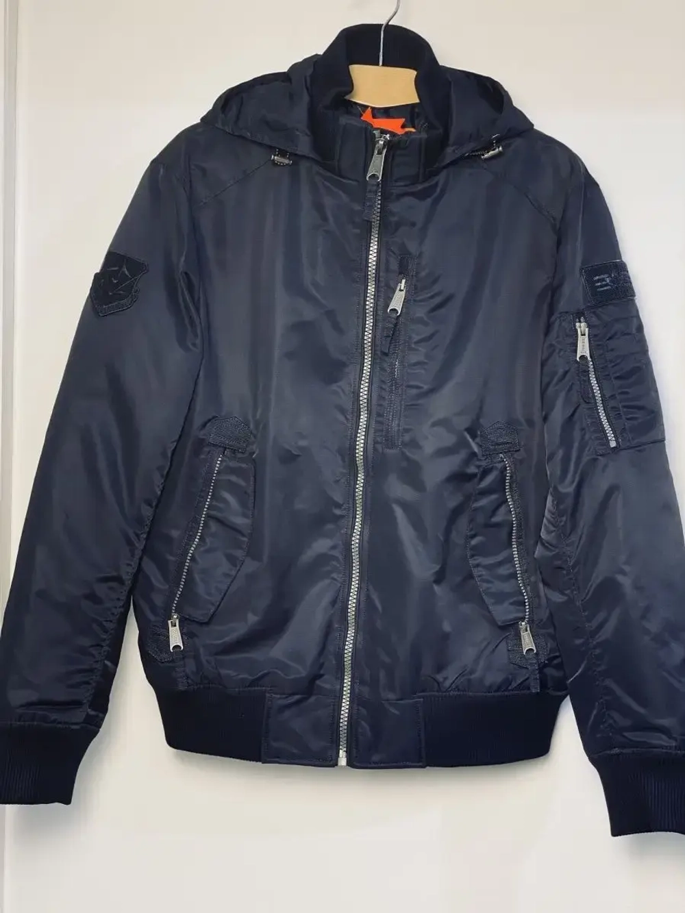 Ветровка бомбер