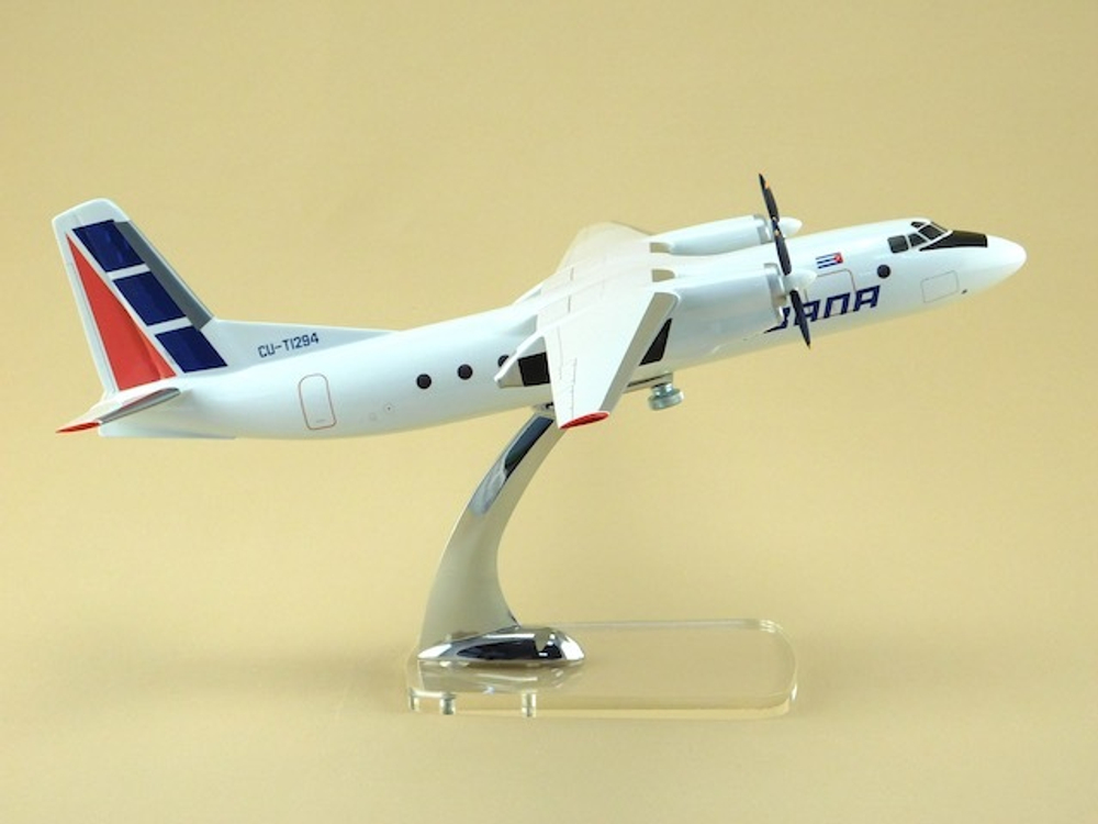 Модель самолета Ан-24 (М1:72, CUBANA)