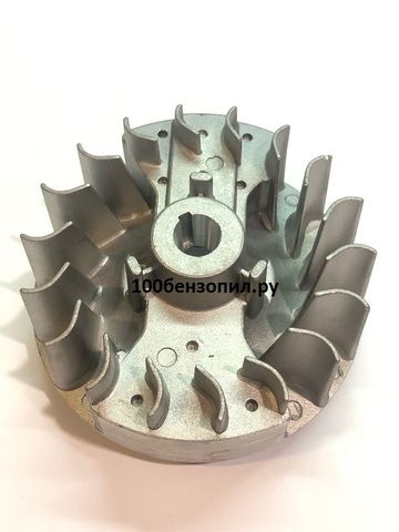 Маховик зажигания на бензотриммер объемом двигателя 26сс.