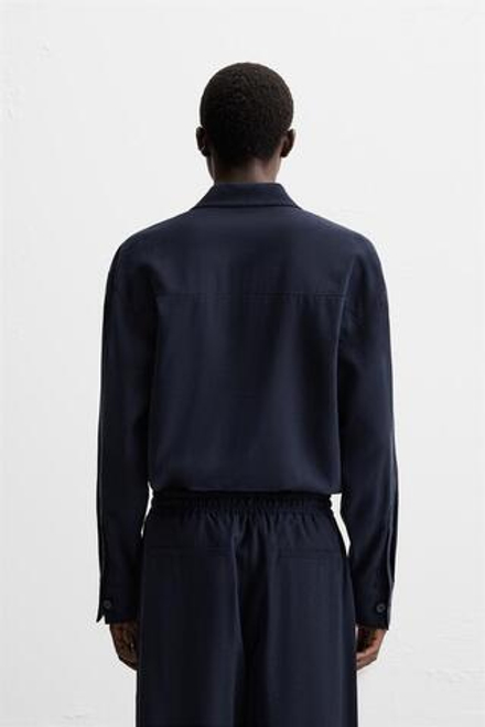 ZARA РУБАШКА СТРУЯЩЕГОСЯ ПОКРОЯ, ЦВЕТ НОЧНОГО НЕБА