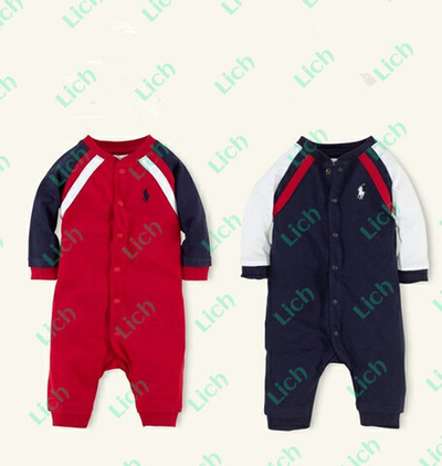 Комбинезон на кнопках с контрастными рукавами