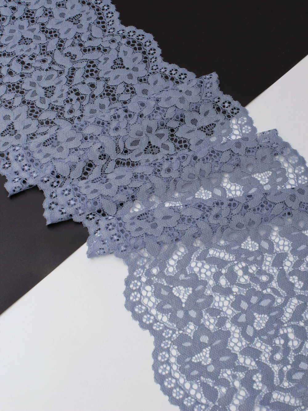 Эластичное кружево дымчато-голубое ширина 21 см
