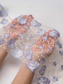 Вышивка на сетке шампань с пыльной сиренью неэластичная ширина 23 см ОТРЕЗ 0,69 м