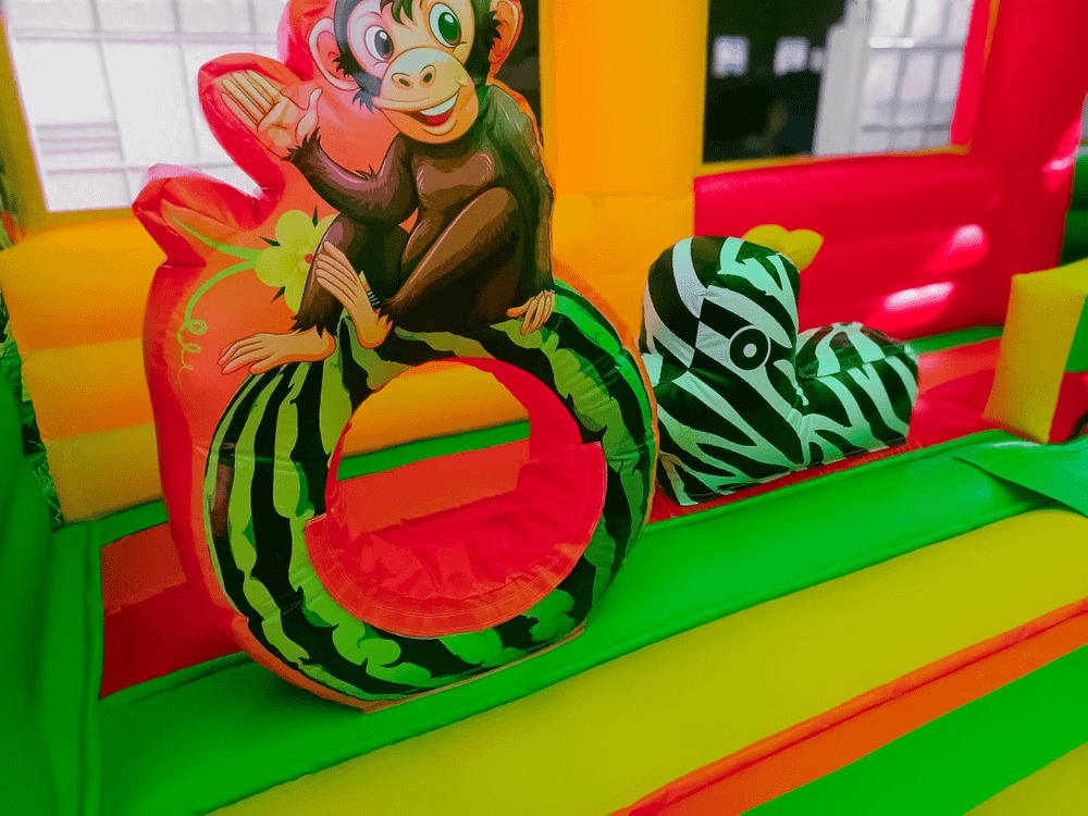 Коммерческий надувной батут "Приключения в джунглях" 8*5*5 м B-15011