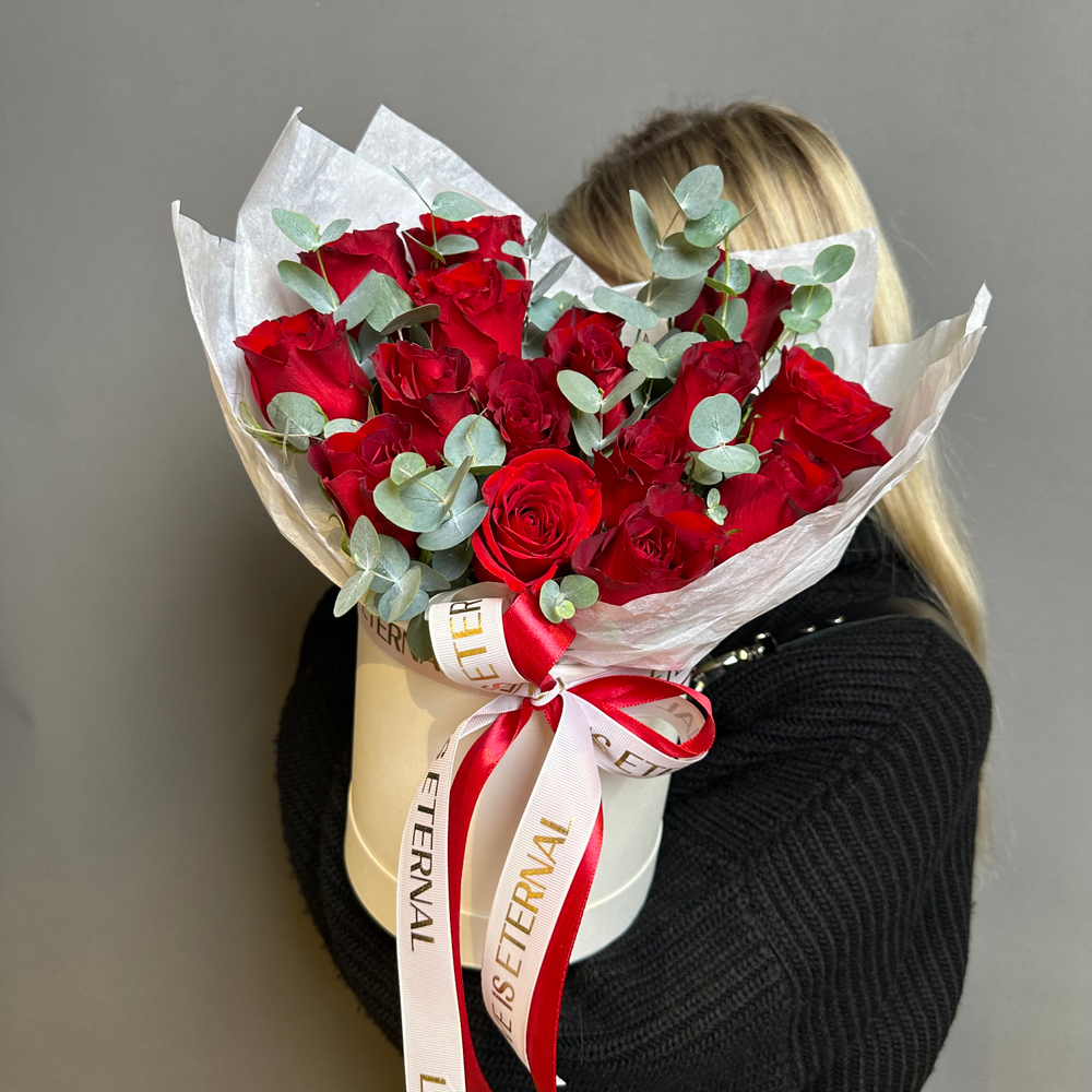 Композиция "Карат BOX"(красная роза в шляпной коробке )