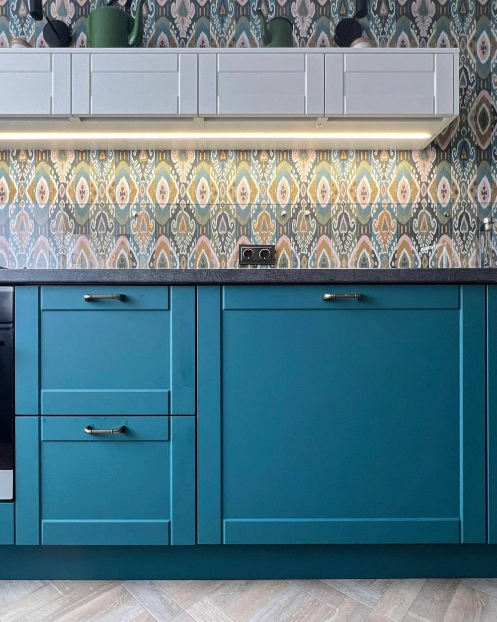 Классическая кухня с немецкой фурнитурой и фасадами Egger