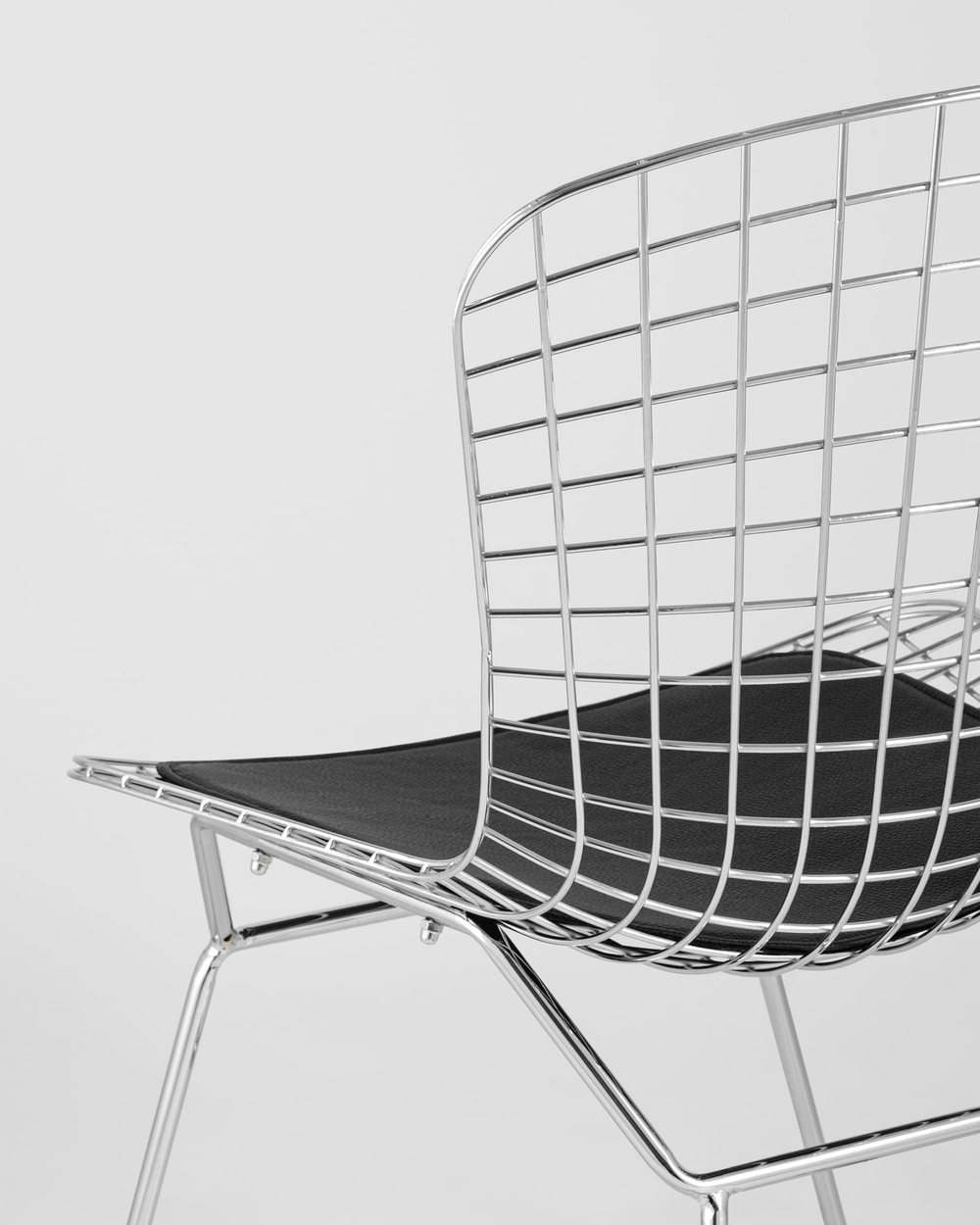 Стул обеденный Bertoia хромированный с черной подушкой 4 шт