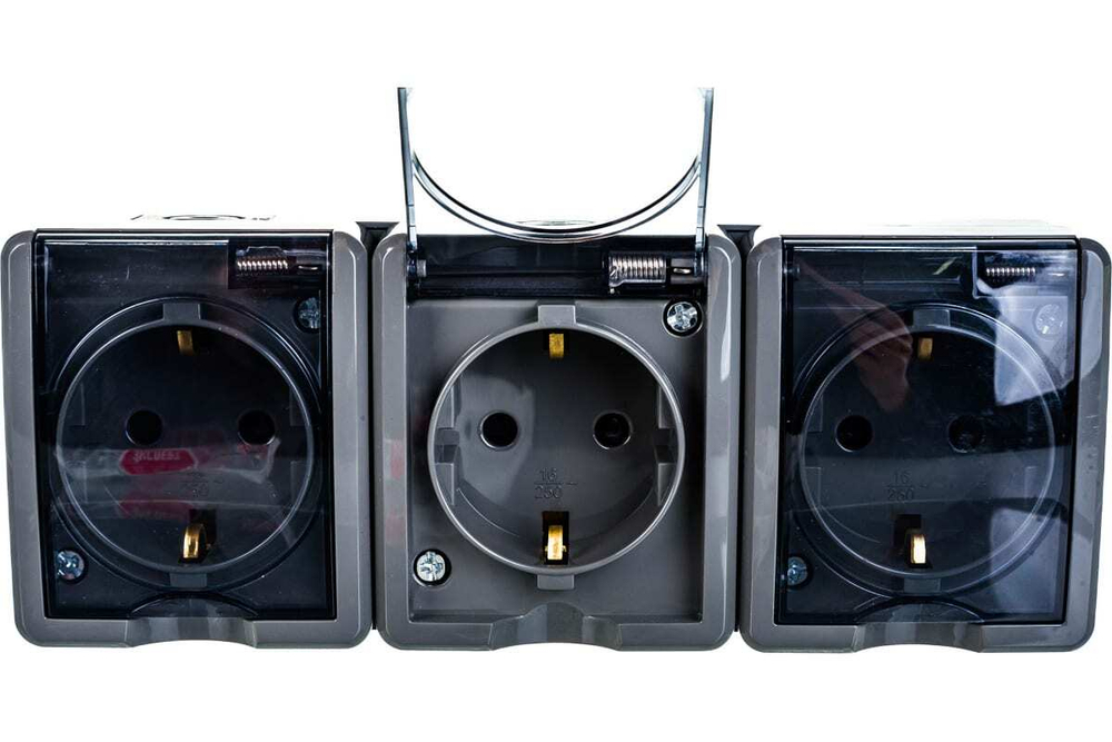 Розетка 3-местная накладная IP54, шторки, 16A-250В, серый Эксперт ЭРА