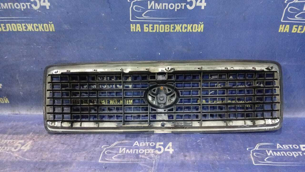 Решетка радиатора TOYOTA PROGRES 1998-2001