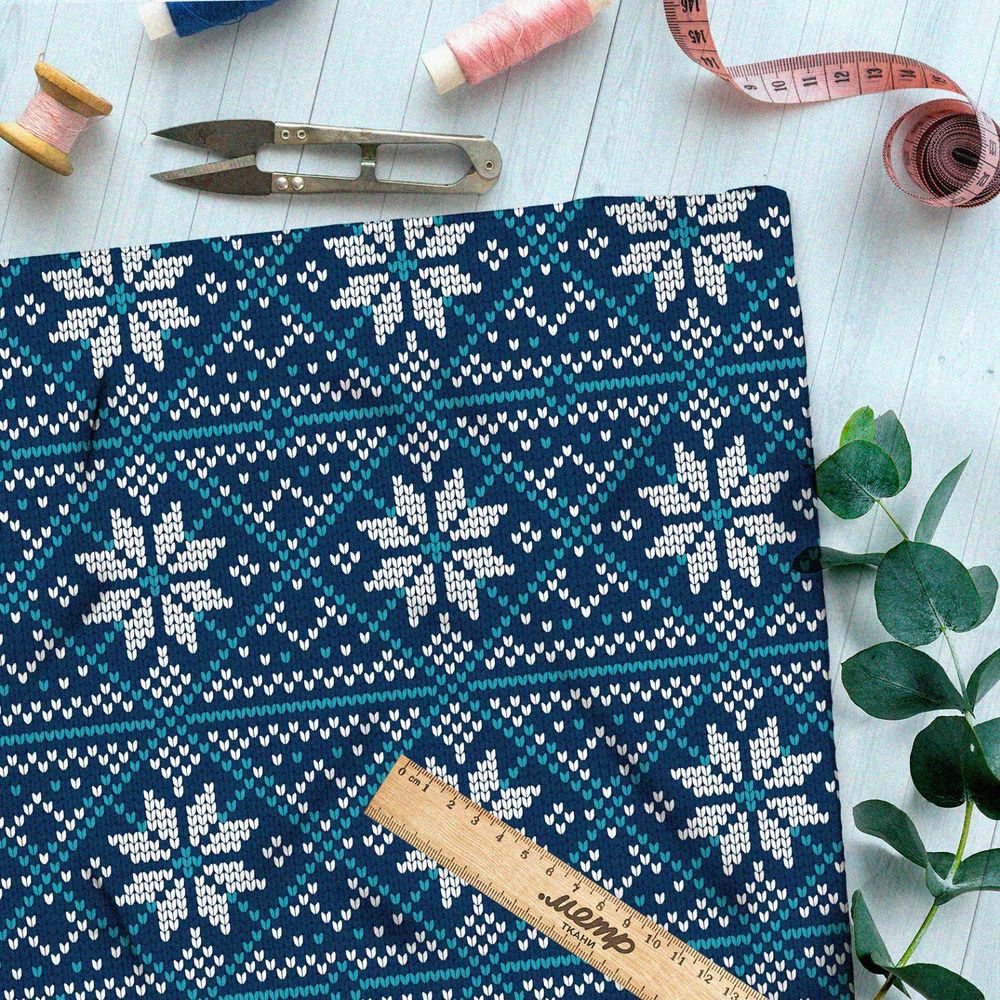 Ткань шифон крупный плотный узор на синем свитере