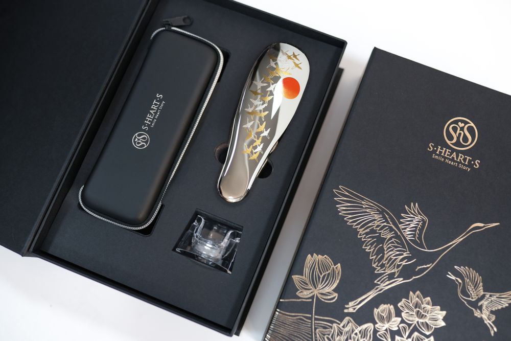 S-HEART-S Подарочный набор с расческой Scalp Brush MAKIE LIMITED EDITION (Цвет: Серебро)