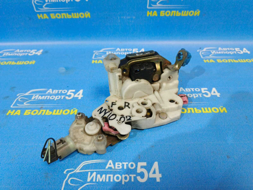 Замок двери передней правой NISSAN WINGROAD 1996
