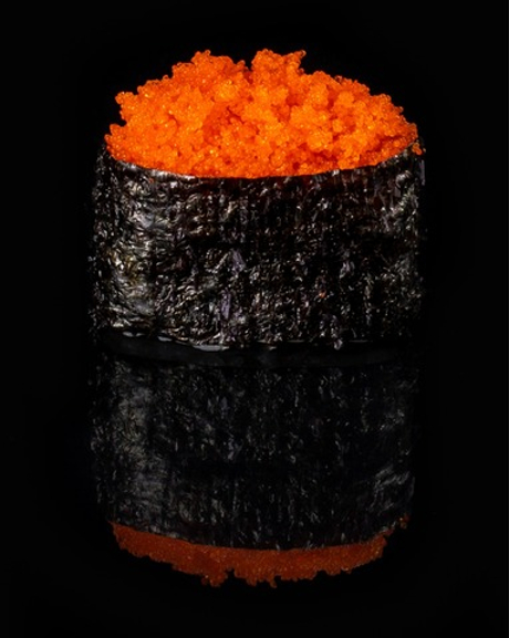 Гункан с икрой тобико