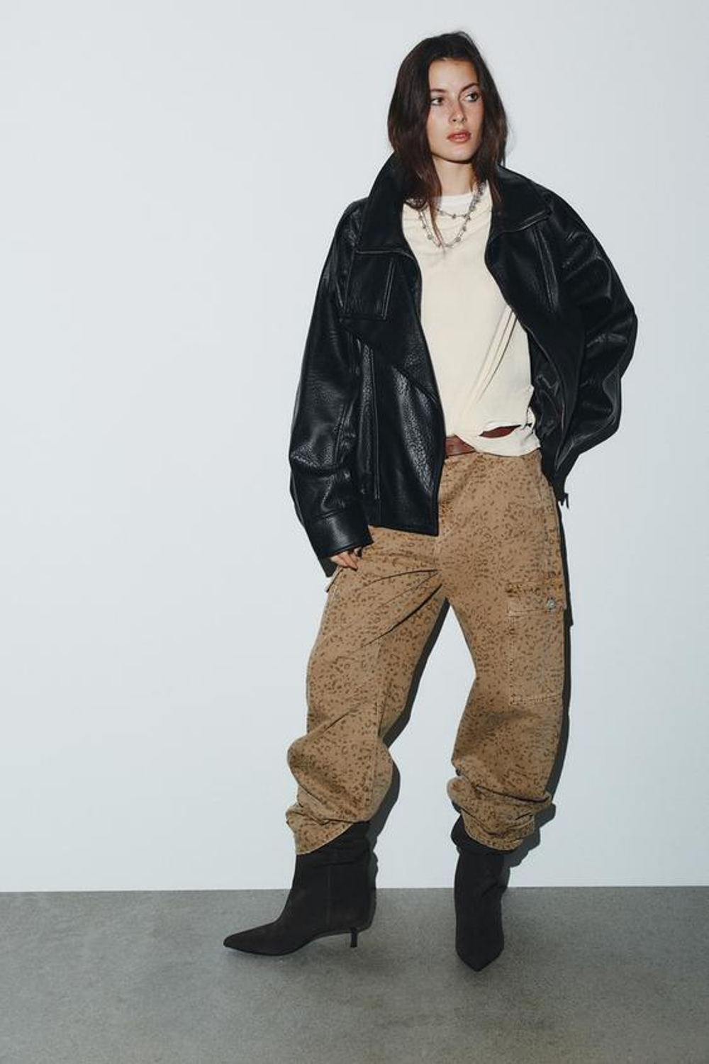 ZARA ДЖИНСЫ TRF BAGGY BALLOON С АНИМАЛИСТИЧЕСКИМ ПРИНТОМ, СВЕТЛО-КОРИЧНЕВЫЙ