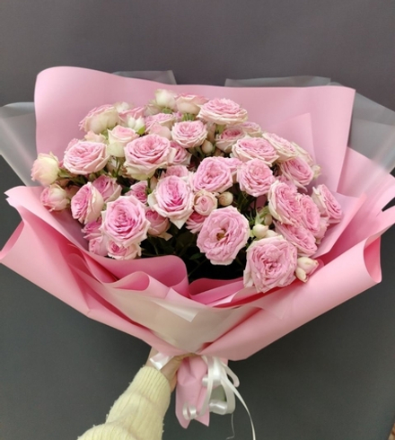 Букет из 9 веток кустовых роз