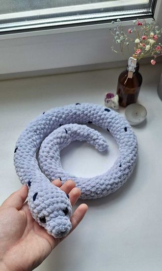 Вязаная игрушка ручной работы "Змея"