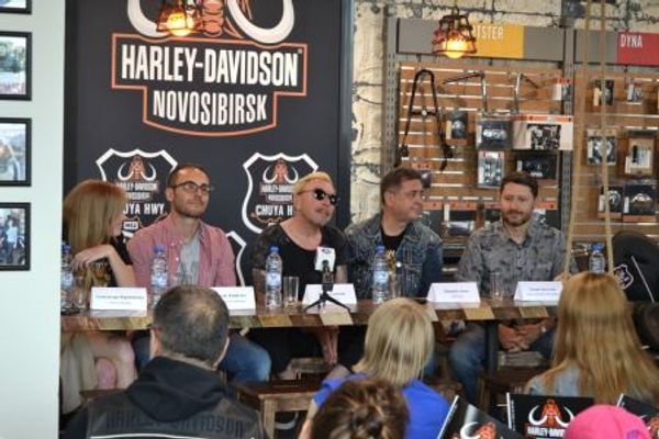 ГАРИК СУКАЧЕВ ПРЕДСТАВИЛ В HARLEY-DAVIDSON НОВОСИБИРСК СВОЙ НОВЫЙ ФИЛЬМ