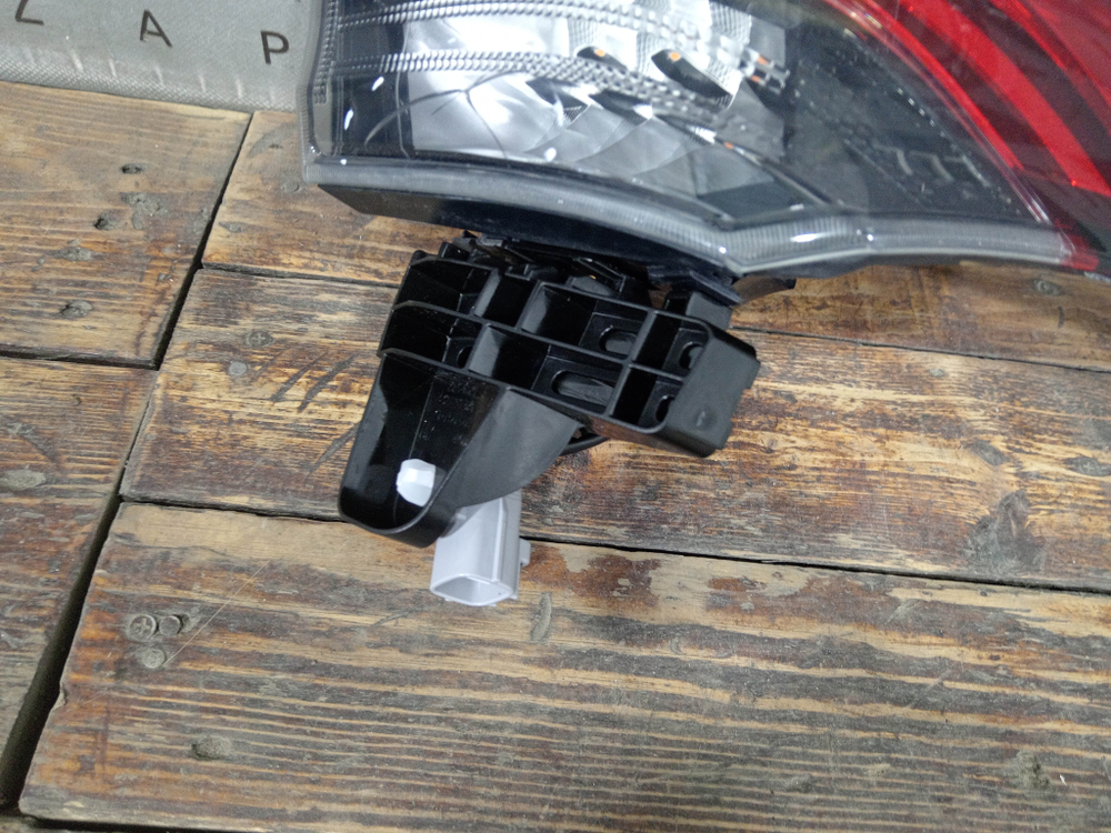 Фонарь задний правый Toyota Highlander 4 (U70) 19-нв Б/У Оригинал 815500E291