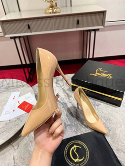 Бежевые туфли лодочки Christian Louboutin Kate