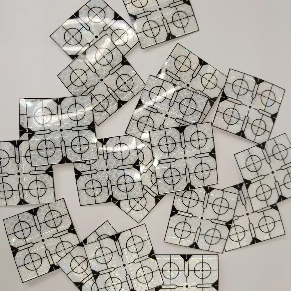 Марка геодезическая отражатель пленочный МГ50 ОП50 светоотражающий самоклеящийся Белая 20 делимая