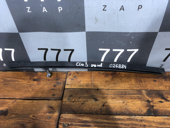 Направляющая стекла двери Renault Clio 3 Оригинал 8200299769