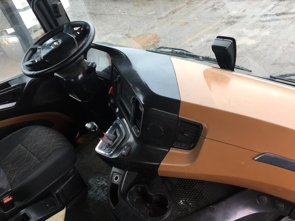 Shacman (Shaanxi) SX* 6x4 Седельный тягач SX4259GD4Q2 (Дизельный, 11.6 л, 500 л.с. АТ)