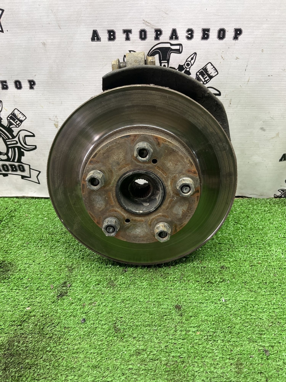Поворотный кулак левый Toyota Gaia 1998 с пробегом