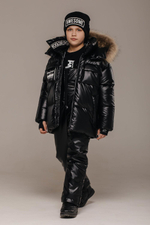 Куртка (пух) с капюшоном + полукомбинезон (пух) G'n'K Черный/На воротнике: трикотажная вставка с логотипами Мальчик