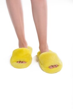 открытые меховые домашние тапочки