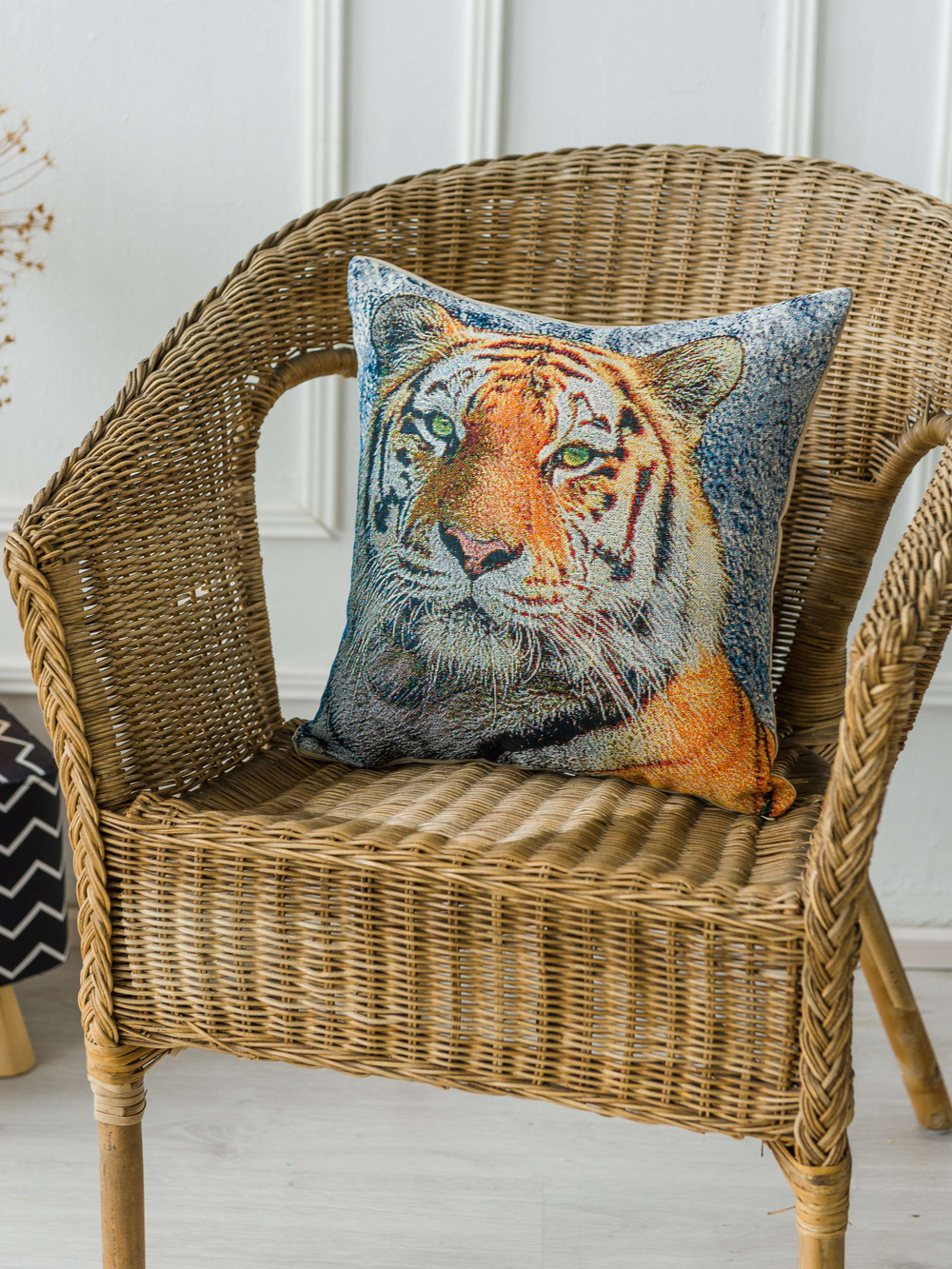 Декоративная гобеленовая наволочка для интерьерной подушки Год Тигра 38*38