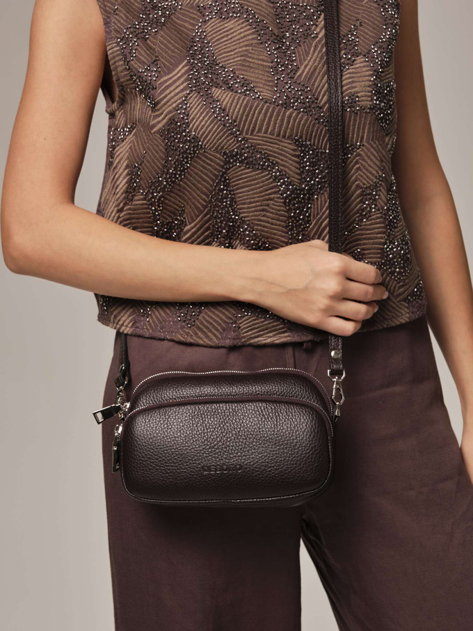 Сумка кожаная кросс-боди темно-коричневая