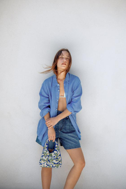 ZARA ДЖИНСОВЫЕ ШОРТЫ С ВЫСОКОЙ ПОСАДКОЙ, СИНИЙ