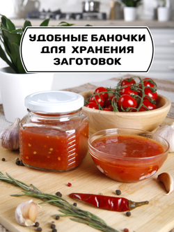 Стеклянные банки для сыпучих продуктов с белыми крышками и наклейками