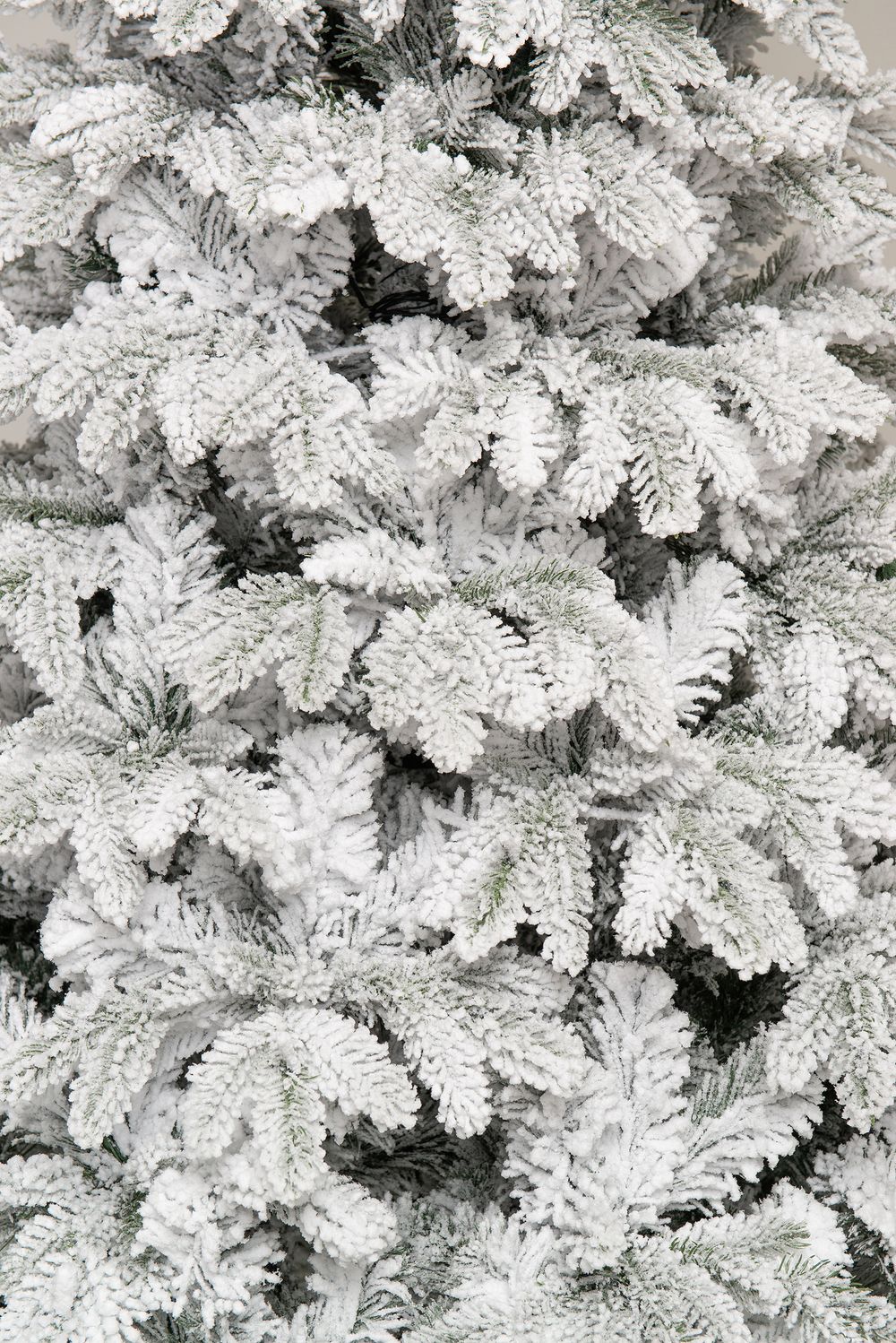 Заснеженная елка с гирляндой «Камчатская» холодный свет (Литая+пвх) 180 см / 1,8 м