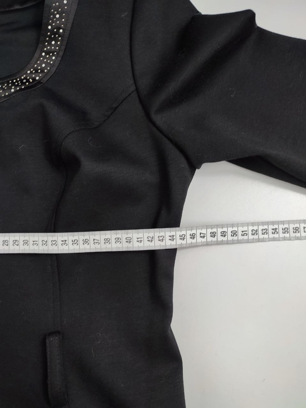 Платье лаконичного дизайна 42/44 размер